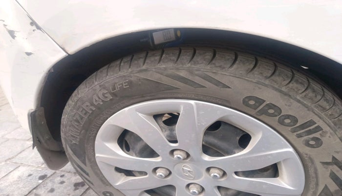 2015 Hyundai Eon SPORTZ, Petrol, Manual, 45,780 km, tyre