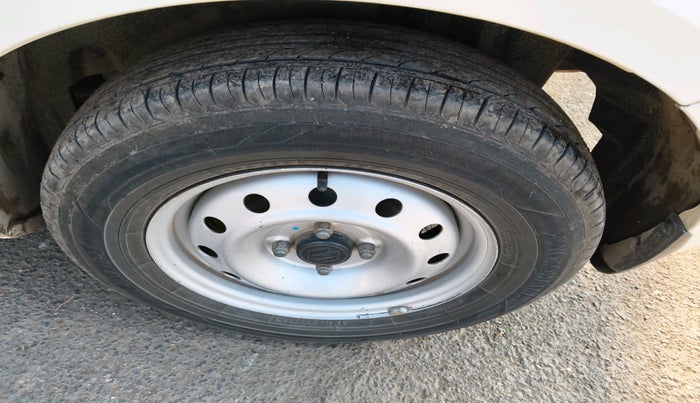 2021 Maruti Swift Dzire TOUR S-CNG, Petrol, Manual, 74,069 km, tyre