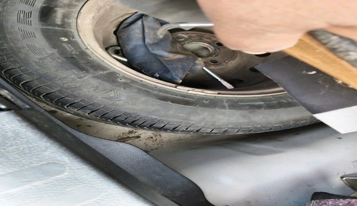 2021 Maruti Swift Dzire TOUR S-CNG, Petrol, Manual, 74,069 km, tyre