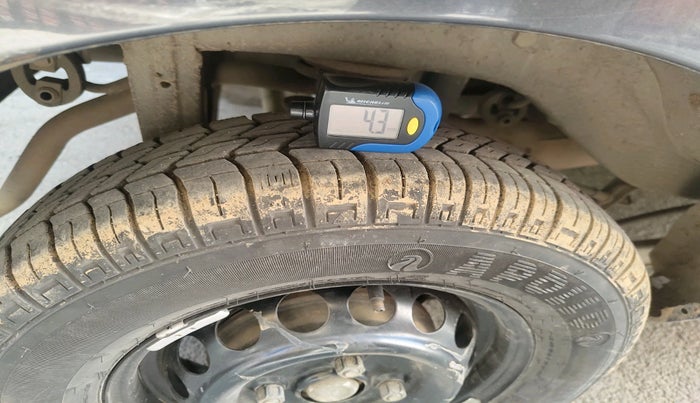 2016 Maruti Alto 800 LXI, Petrol, Manual, 1,03,554 km, tyre