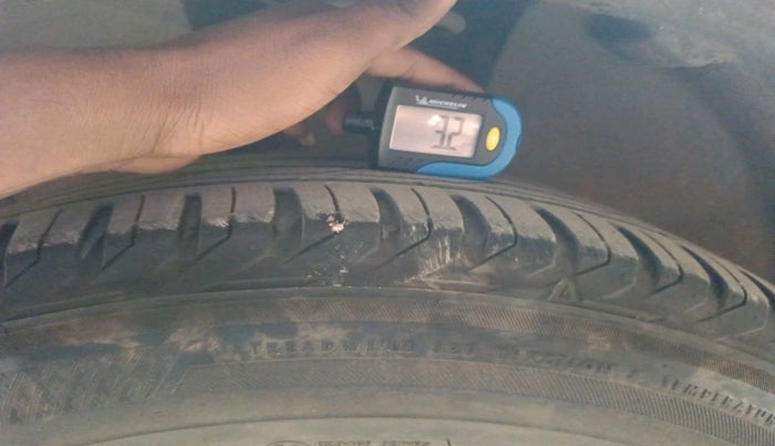 2016 Nissan Terrano XL (D), Diesel, Manual, 99,000 km, tyre