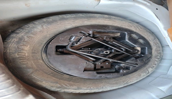 2011 Hyundai i10 SPORTZ 1.2 AT, Petrol, Automatic, 60,683 km, tyre