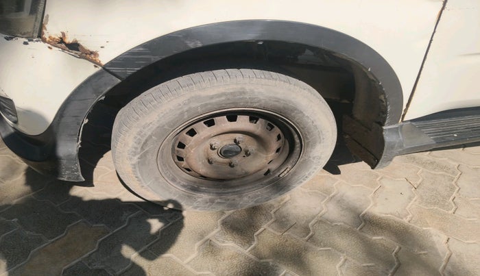 2016 Mahindra Xylo D4, Diesel, Manual, 2,20,725 km, tyre