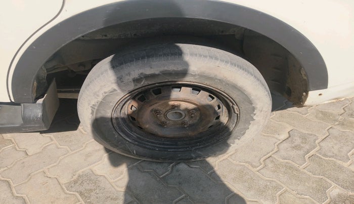 2016 Mahindra Xylo D4, Diesel, Manual, 2,20,725 km, tyre