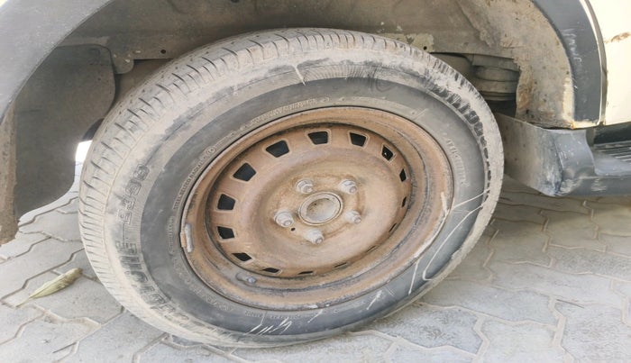 2016 Mahindra Xylo D4, Diesel, Manual, 2,20,725 km, tyre