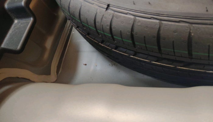 2020 Hyundai VENUE SX 1.0 (O) TURBO IMT DUAL TONE, Petrol, Manual, 40,435 km, tyre