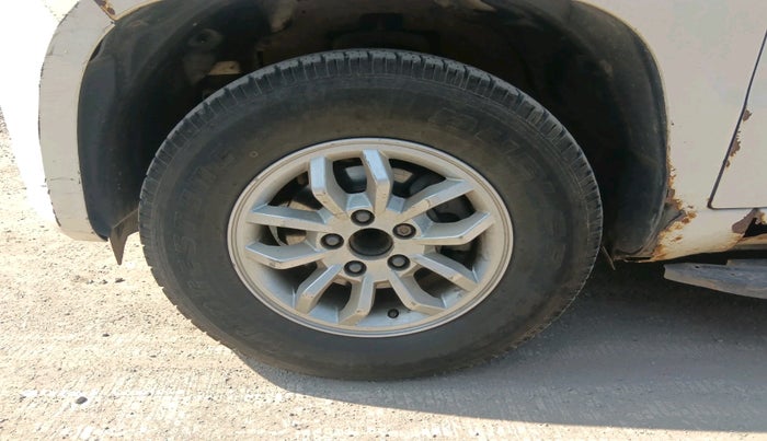 2016 Mahindra TUV300 T8, Diesel, Manual, 1,03,476 km, tyre