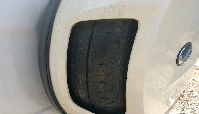 2016 Mahindra TUV300 T8, Diesel, Manual, 1,03,476 km, tyre