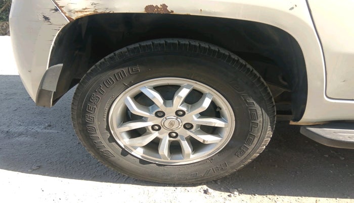 2016 Mahindra TUV300 T8, Diesel, Manual, 1,03,476 km, tyre