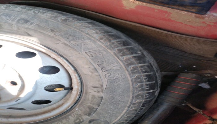 2017 Hyundai Eon ERA +, Petrol, Manual, 58,134 km, tyre