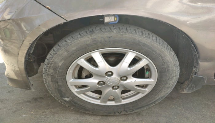 2015 Honda Brio VX AT, Petrol, Automatic, 1,51,055 km, tyre