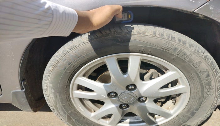 2015 Honda Brio VX AT, Petrol, Automatic, 1,51,055 km, tyre