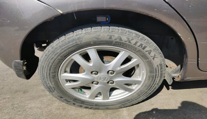 2015 Honda Brio VX AT, Petrol, Automatic, 1,51,055 km, tyre