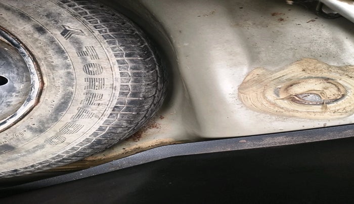 2012 Maruti Swift VXI, Petrol, Manual, 18,039 km, tyre