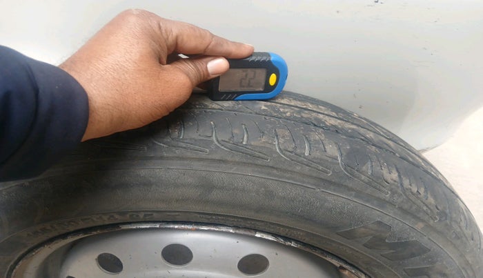 2017 Maruti Swift Dzire TOUR DIESEL, Diesel, Manual, 2,21,199 km, tyre