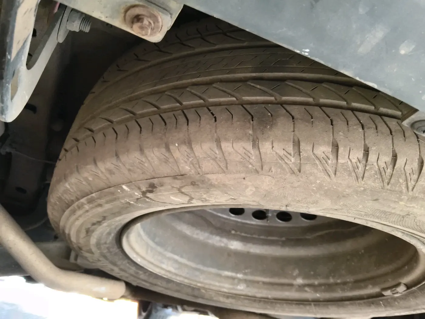 2019 Mahindra XUV500 W11 AT, Diesel, Automatic, 1,74,015 km, tyre