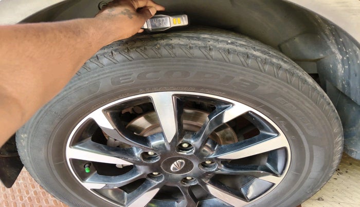 2019 Mahindra XUV500 W11 AT, Diesel, Automatic, 1,74,015 km, tyre