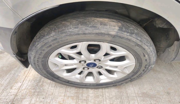 2014 Ford Ecosport TITANIUM 1.5L DIESEL (OPT), Diesel, Manual, 1,18,134 km, tyre