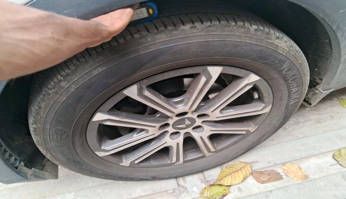 2021 Mahindra XUV700 AX 7 LUXURY P AT 7 STR, Petrol, Automatic, 45,308 km, tyre