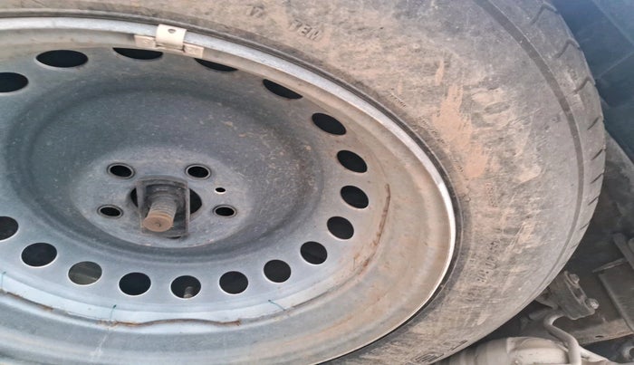 2021 Mahindra XUV700 AX 7 LUXURY P AT 7 STR, Petrol, Automatic, 45,308 km, tyre