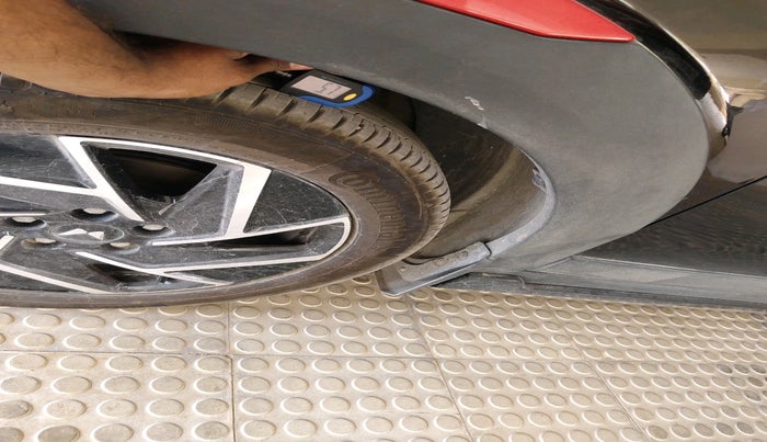 2024 Mahindra XUV 3XO AX7L 1.2 TGDi AT, Petrol, Automatic, 11,375 km, tyre