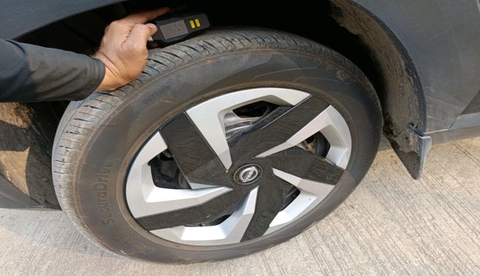 2025 Nissan MAGNITE Acenta B4D 1.0 Petrol AMT, Petrol, Automatic, 4,578 km, tyre