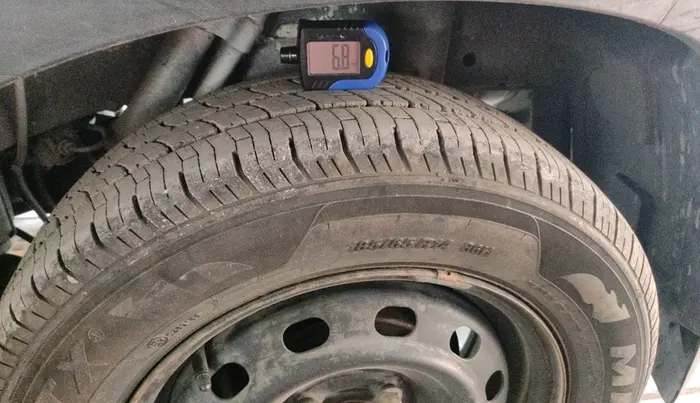 2016 Mahindra Kuv100 K6 6 STR, Petrol, Manual, 1,15,500 km, tyre