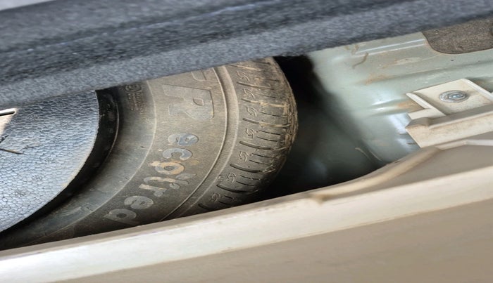 2020 Mahindra XUV300 W8 1.5 DIESEL, Diesel, Manual, 1,13,580 km, tyre