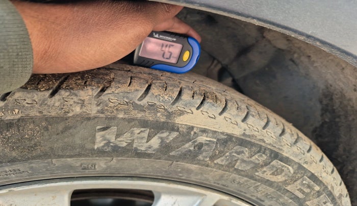 2020 Mahindra XUV300 W8 1.5 DIESEL, Diesel, Manual, 1,13,580 km, tyre