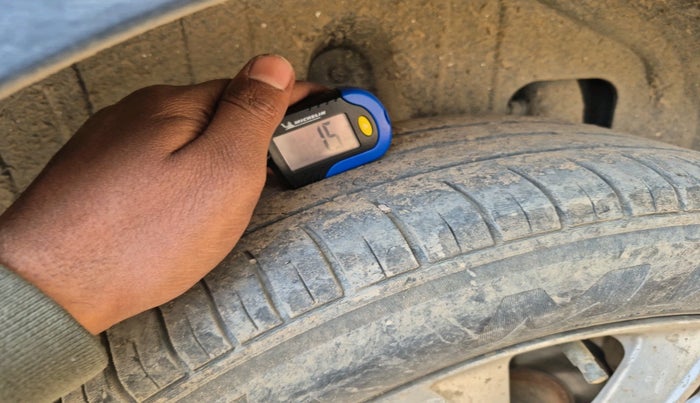 2020 Mahindra XUV300 W8 1.5 DIESEL, Diesel, Manual, 1,13,580 km, tyre