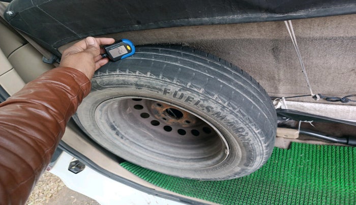 2014 Chevrolet Enjoy 1.3 LS 8 STR, Diesel, Manual, 1,02,383 km, tyre