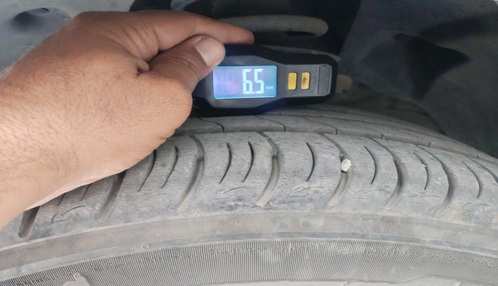 2021 Mahindra XUV300 W8 1.2 PETROL, Petrol, Manual, 20,009 km, tyre