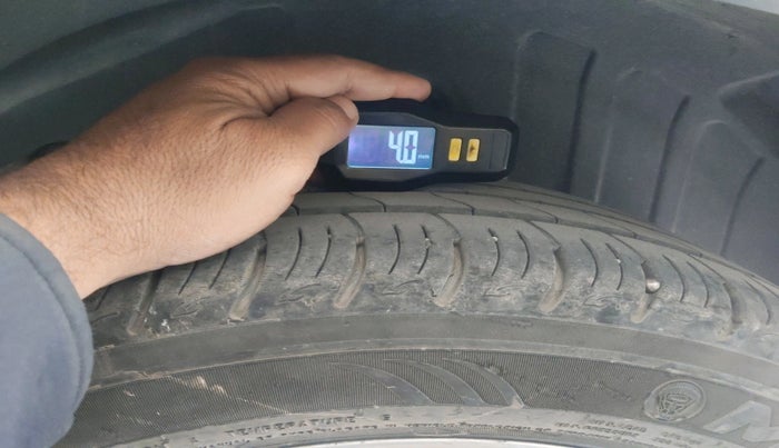 2021 Mahindra XUV300 W8 1.2 PETROL, Petrol, Manual, 20,009 km, tyre