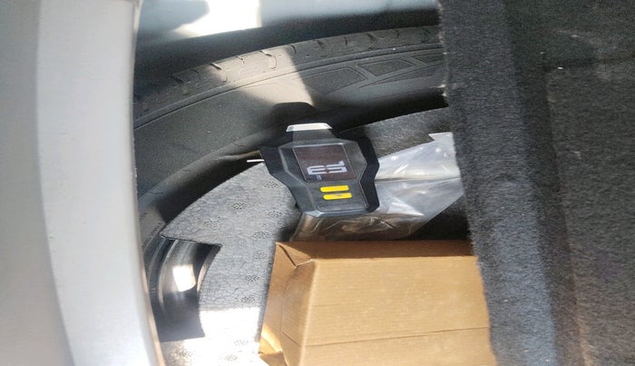 2021 Mahindra XUV300 W8 1.2 PETROL, Petrol, Manual, 20,009 km, tyre