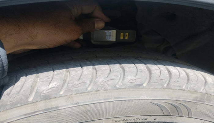 2021 Mahindra XUV300 W8 1.2 PETROL, Petrol, Manual, 20,009 km, tyre