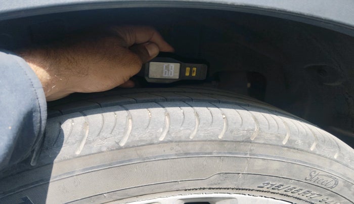 2021 Mahindra XUV300 W8 1.2 PETROL, Petrol, Manual, 20,009 km, tyre