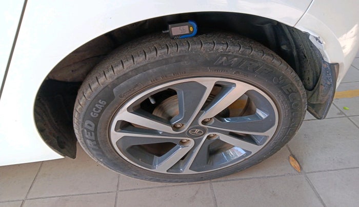 2024 Tata ALTROZ XM PLUS PETROL, Petrol, Manual, 49,077 km, tyre