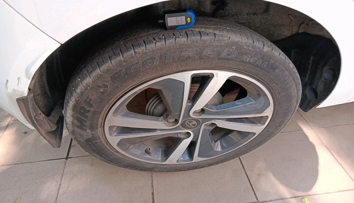 2024 Tata ALTROZ XM PLUS PETROL, Petrol, Manual, 49,077 km, tyre