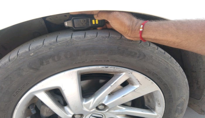 2016 Honda Jazz 1.2L I-VTEC V AT, Petrol, Automatic, 1,18,115 km, tyre