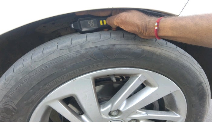 2016 Honda Jazz 1.2L I-VTEC V AT, Petrol, Automatic, 1,18,115 km, tyre