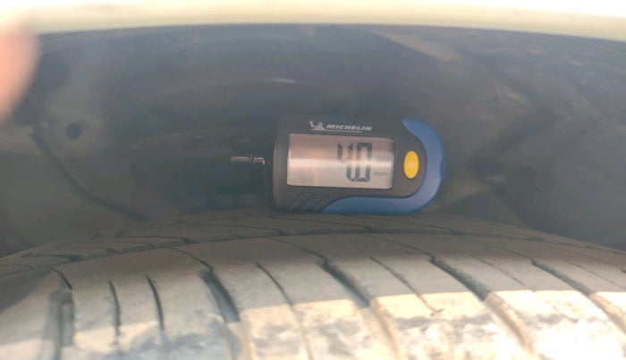 2013 Hyundai Verna FLUIDIC 1.6 CRDI SX, Diesel, Manual, 1,99,203 km, tyre