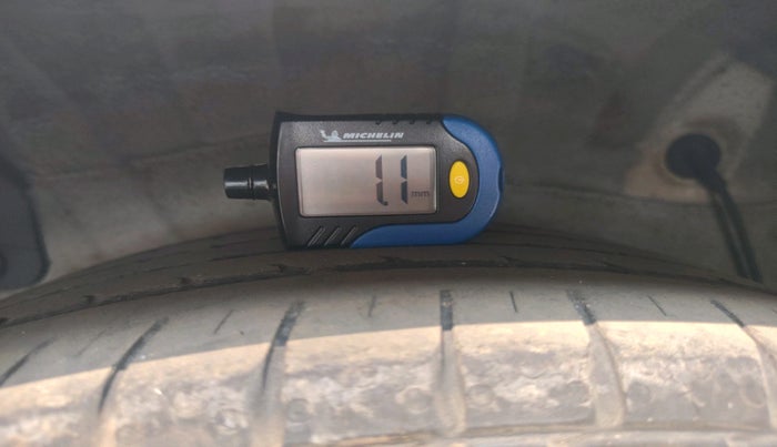 2013 Hyundai Verna FLUIDIC 1.6 CRDI SX, Diesel, Manual, 1,99,203 km, tyre