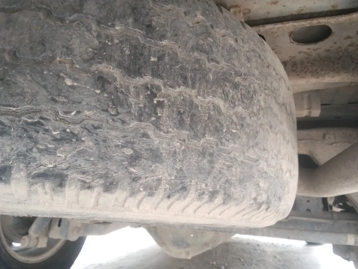 2014 Mahindra Scorpio VLX 2WD AT BS-III, Diesel, Automatic, 1,41,555 km, tyre