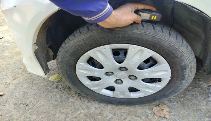 2013 Honda Brio S MT, Petrol, Manual, 1,12,219 km, tyre