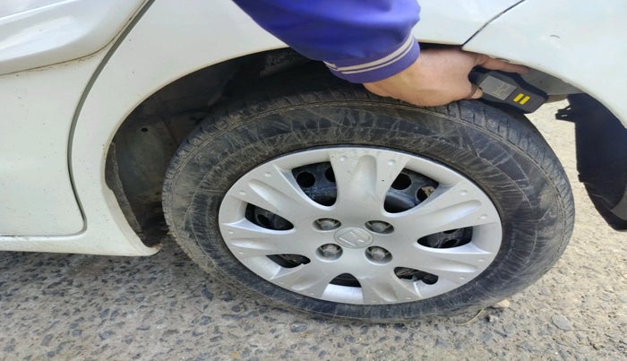 2013 Honda Brio S MT, Petrol, Manual, 1,12,219 km, tyre