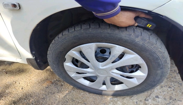 2013 Honda Brio S MT, Petrol, Manual, 1,12,219 km, tyre