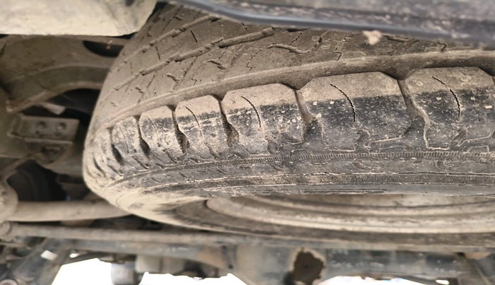 2012 Tata Safari Storme 2.2 LX 4X2, Diesel, Manual, 2,39,181 km, tyre