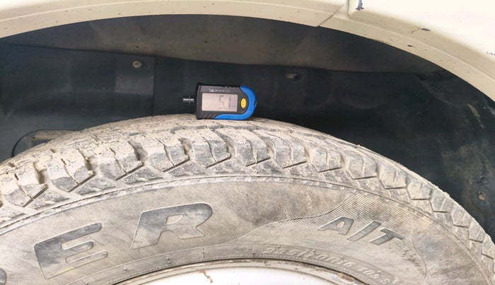 2012 Tata Safari Storme 2.2 LX 4X2, Diesel, Manual, 2,39,181 km, tyre