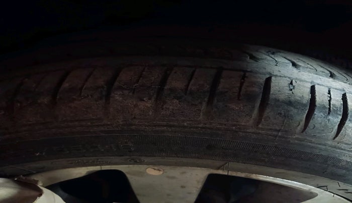 2015 Hyundai Elite i20 ASTA 1.2, Petrol, Manual, 43,852 km, tyre