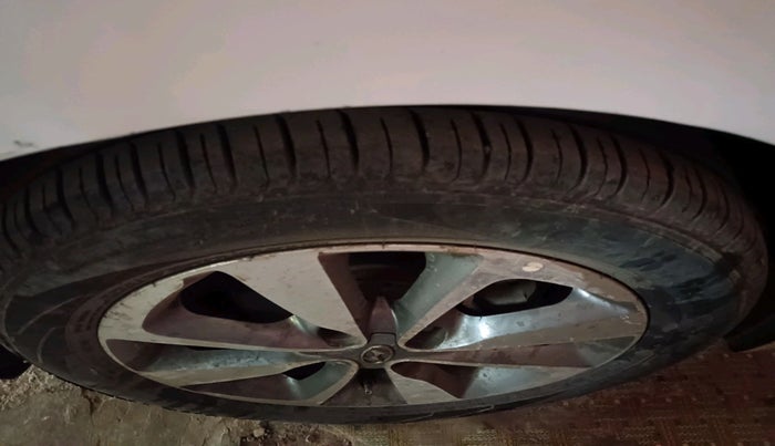 2015 Hyundai Elite i20 ASTA 1.2, Petrol, Manual, 43,852 km, tyre